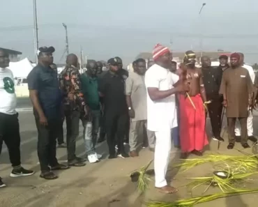 JUST IN: Drama As PDP Protesters Storm INEC Office With Herbalist, Charms In Rivers (Video)