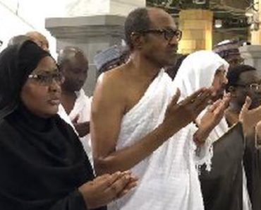 Buhari captured praying in Prophet’s Mosque with wife