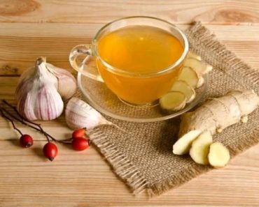 Soak Ginger And Garlic In Cold Water Overnight, Drink It To Cure This Lifestyle Condition