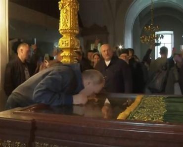 BREAKING: Putin spotted LIMPING as he prays while priest blesses Russian tank ahead of battle