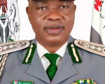 BREAKING: Acting Customs Boss Seals Nigeria-Niger Border