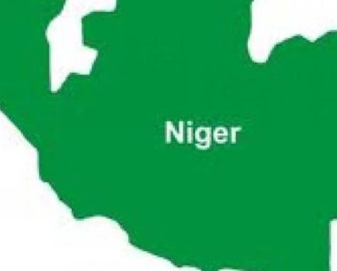 JUST IN: Residents set suspected kidnapper ablaze in Niger