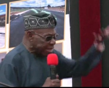 BREAKING: Moment Former President, Obasanjo Commands Oyo Monarchs to Stand Up and Greet Him In An Event [VIDEO]