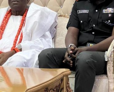 BREAKING NEWS: ACP Daniel Amah pays homage to Oba of Lagos, solicits royal blessing