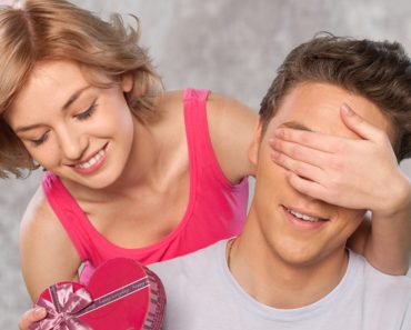 Dear Men, A Lady Who Truly Loves You Will Show You These 6 Behaviours