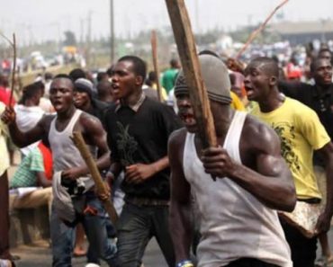 BREAKING NEWS: Panic in Osun community as thugs attack, smash soldier’s head
