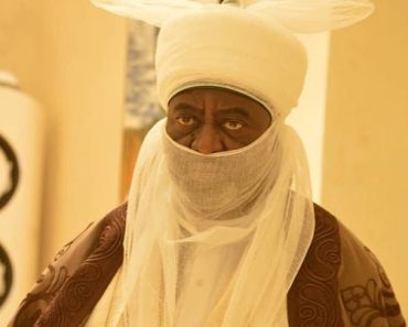 JUST IN: Police launch manhunt for ‘criminals’ demanding return of Sanusi while booing Emir Bayero