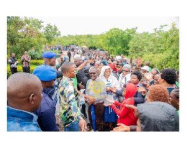 BREAKING: Thousands of lucky people reportedly queued for kilometers to get their hands washed by Prophet Bushiri in Malawi