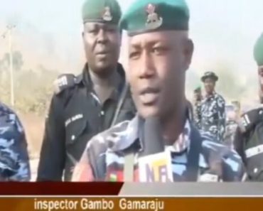 BREAKING: FOUR Exceptional Policemen Reject N8m Bribe At Taraba Police Checkpoint (WATCH VIDEO)